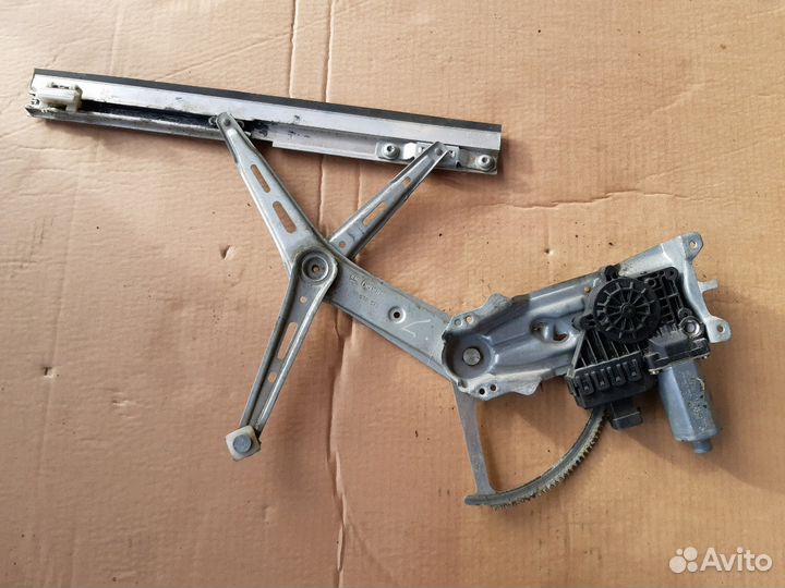 Стеклоподьемник передний Опель Зафира А