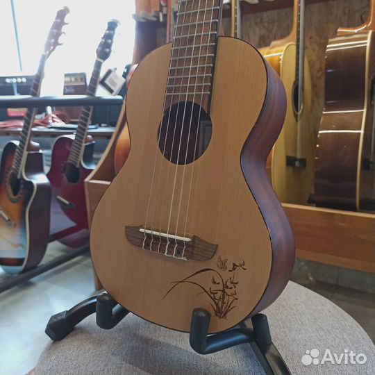 Гиталеле Ortega RGL5 Bonfire Series