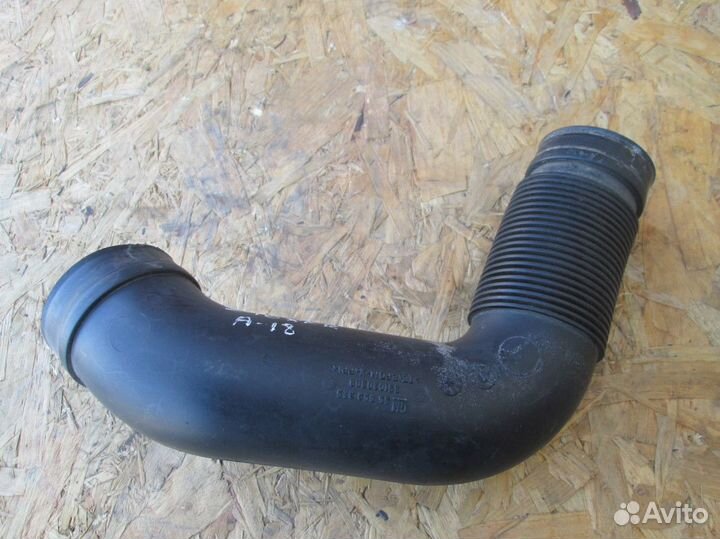 Opel Astra H Патрубок воздушного фильтра