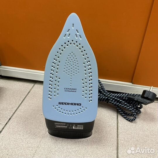 Утюг Redmond 2200 Вт