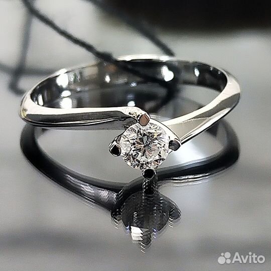 Золотое кольцо с бриллиантом. Золото 750