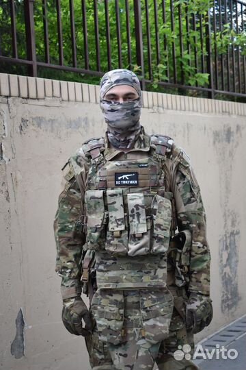 Военное снаряжение(бронежилеты, подсумки, защита)