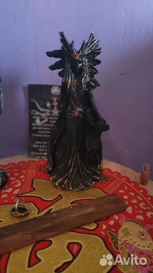 Статуэтка Геката из воска