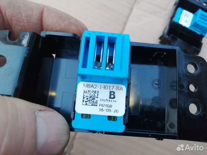 Кнопка центрального замка Range Rover Sport 2