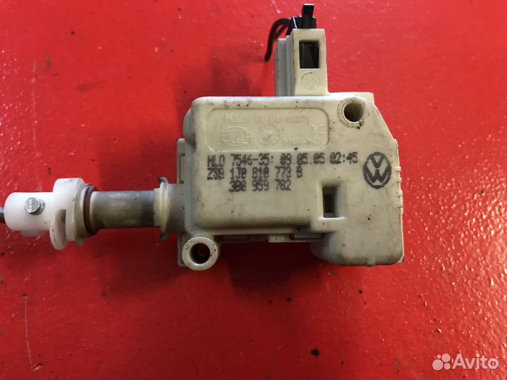 Активатор лючка бензобака Volkswagen Touareg 7L