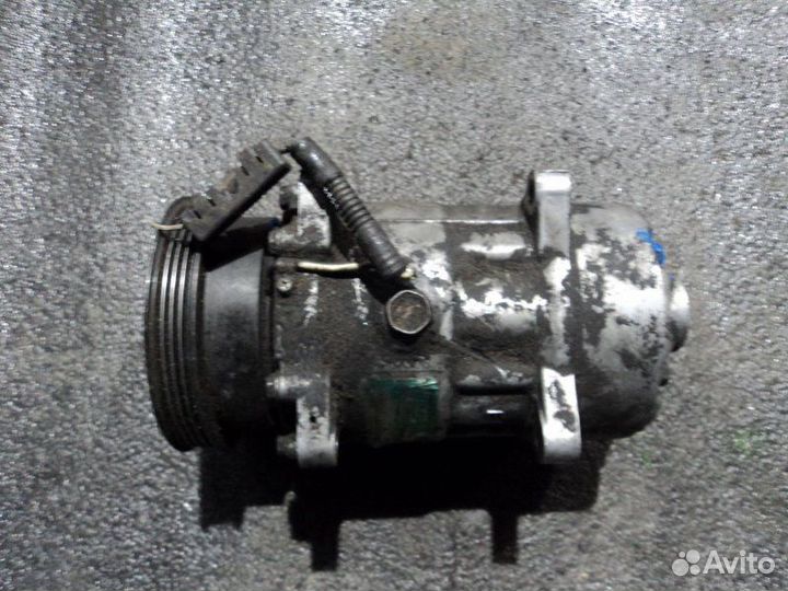 Компрессор кондиционера Renault Megane E7J