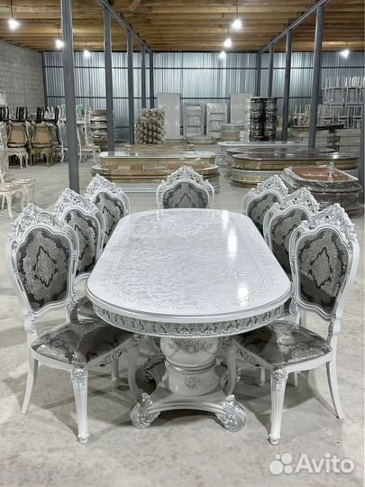 Стол и стулья для кухни. В наличии