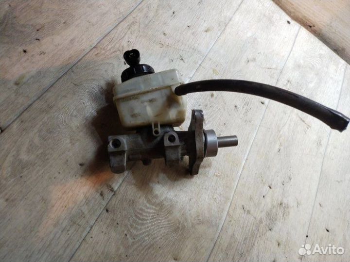 Главный тормозной цилиндр Лада Ларгус K7M 2014