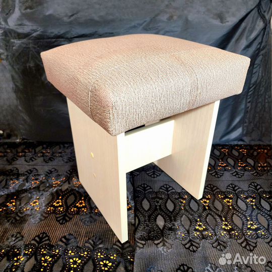 Маленькая табуретка