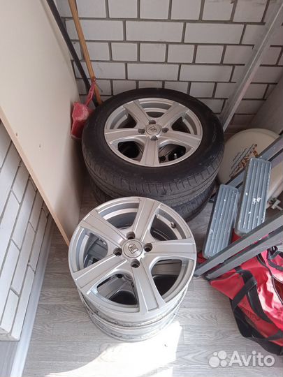 Комплект литых дисков Tech-Line R 15