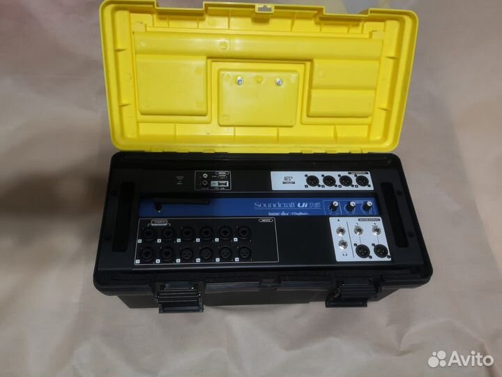 Цифровой микшерный пульт Soundcraft Ui 16