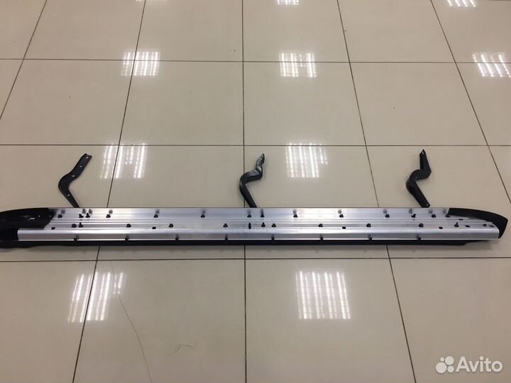 Порог / подножка левая Тойота Хайлюкс / Hilux