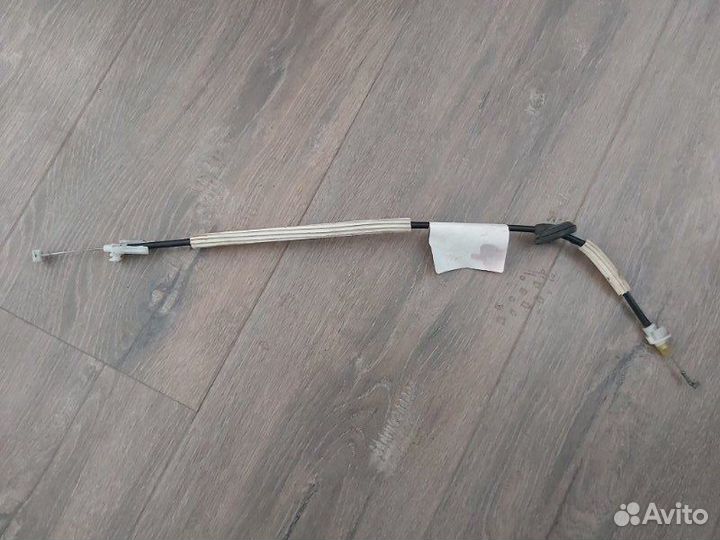 Тросик замка двери задний Volkswagen Touareg 1 4.2