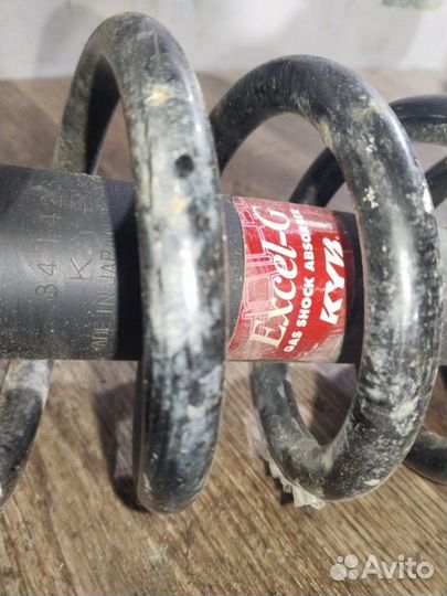 Амортизатор задний Toyota Mark Ii седан JZX110