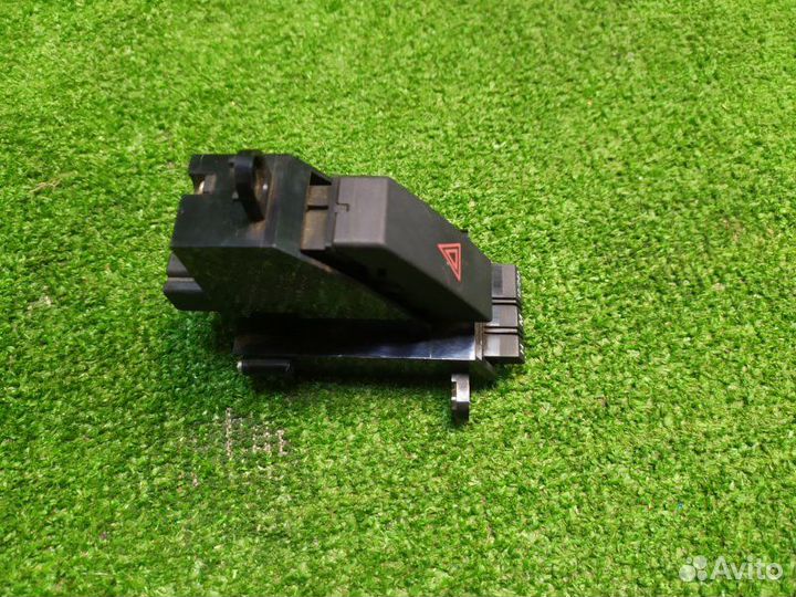 Кнопка аварийной сигнализации Mazda 3 BL 1.6 2011