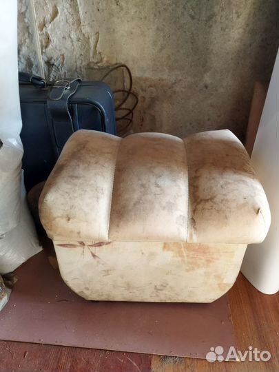 Пуфик в прихожую бу