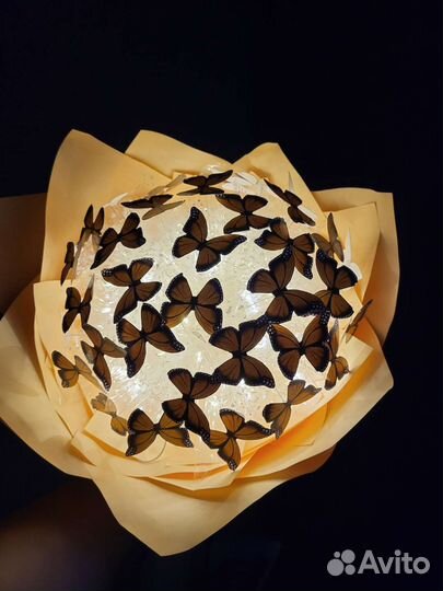 Светящийся букет из бабочек