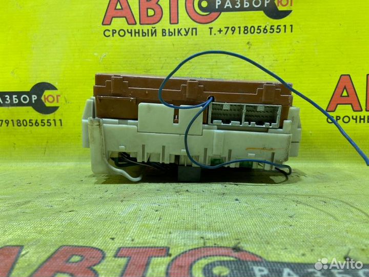 Блок предохранителей Mitsubishi Lancer 9 4G18 2006