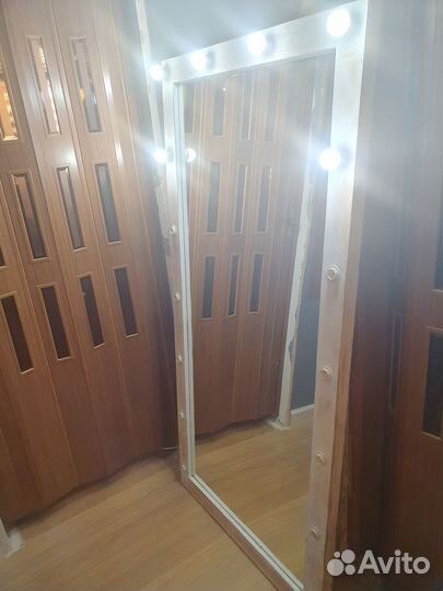 Зеркало с подсветкой в полный рост