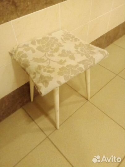 Табурет деревянный