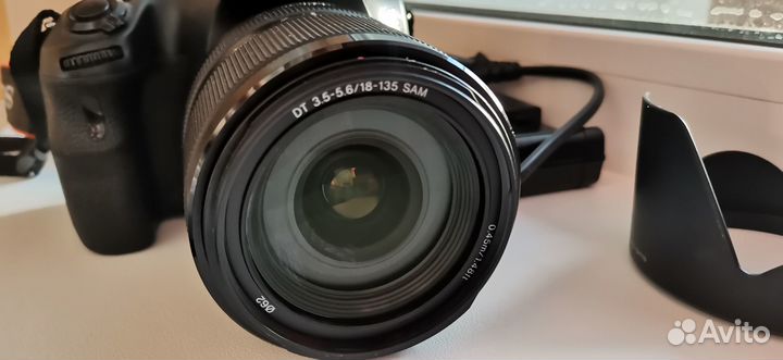 Зеркальная камера Sony Alpha + объектив 18-135