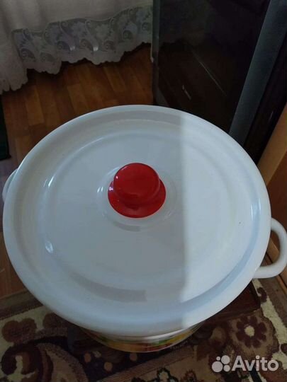 Кастрюля эмалированная.ссср.10 л.Новая