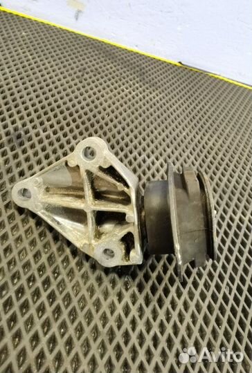 Опора кпп Renault Arkana