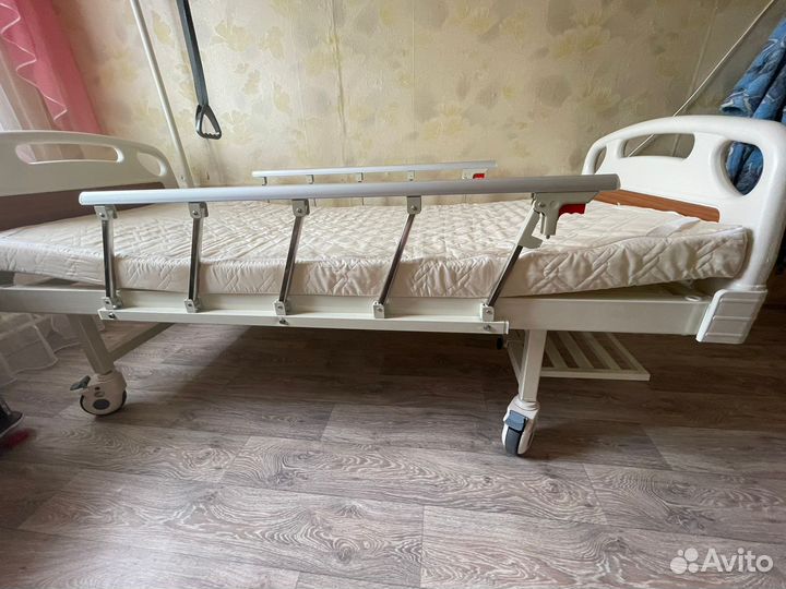 Медицинская кровать