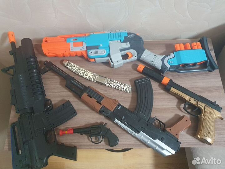 Набор пистолеты, световые мечи, луки