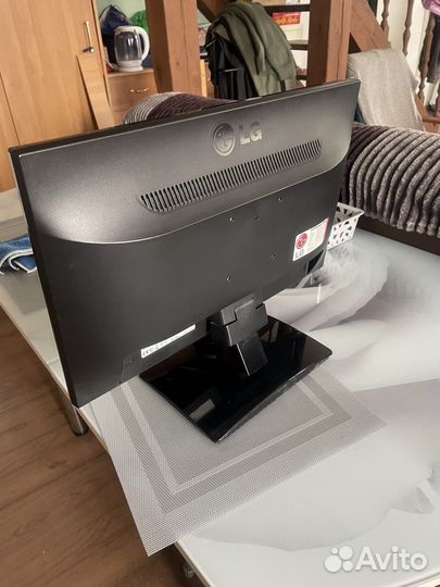 Монитор LG 19