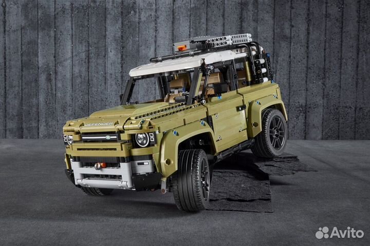 Lego Technic «Land Rover Defender» (42110)