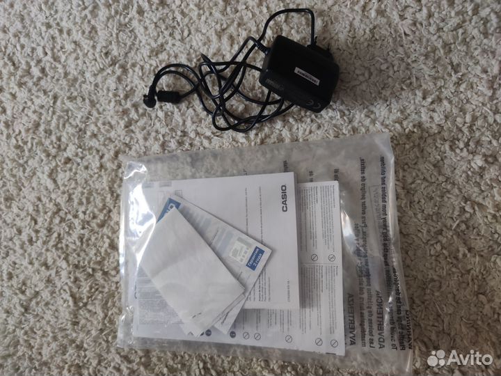 Продаю синтезатор