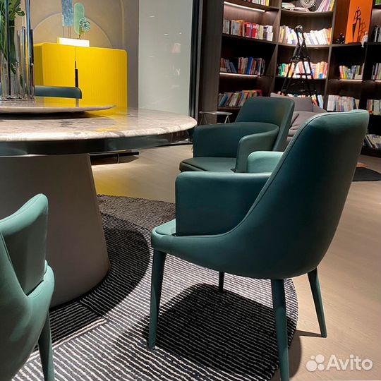 Стол с отделкой из микрофибры Murray