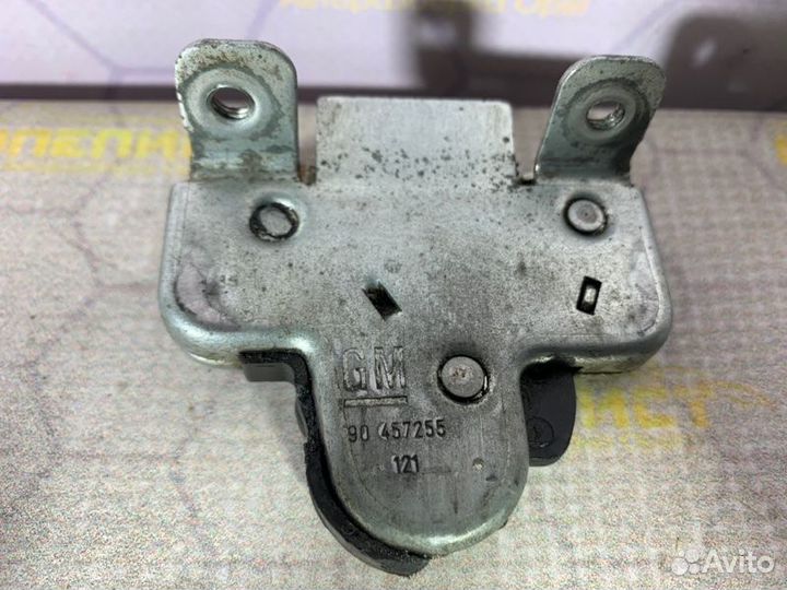 Замок крышки багажника Opel Vectra B