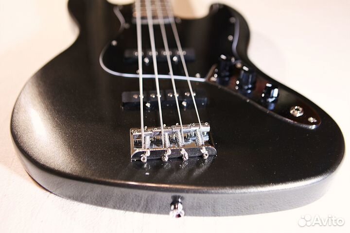 Бас-гитара Fender Squier Jazz Bass