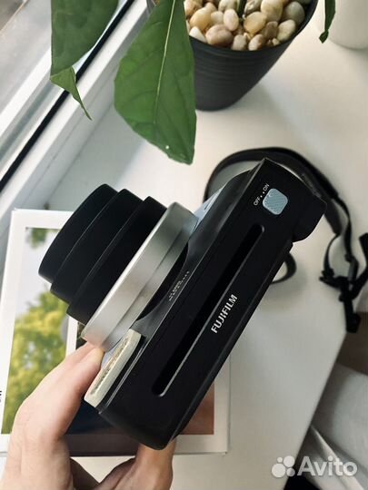 Красивый Fujifilm Instax square sq 6