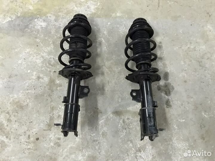 Стоики амортизатора Hyundai Solaris Kia Rio 3