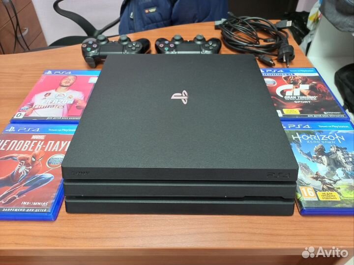 Sony PS4 pro, 2 Джоя, игры