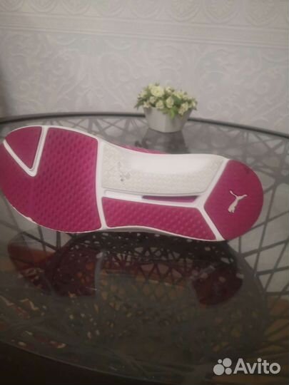 Кроссовки женские