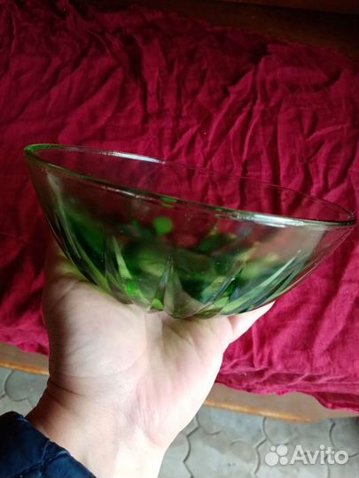Салатник из зелёного стекла советский
