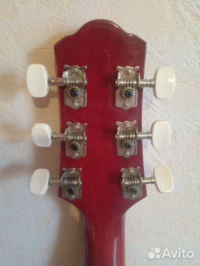 Акустическая гитара