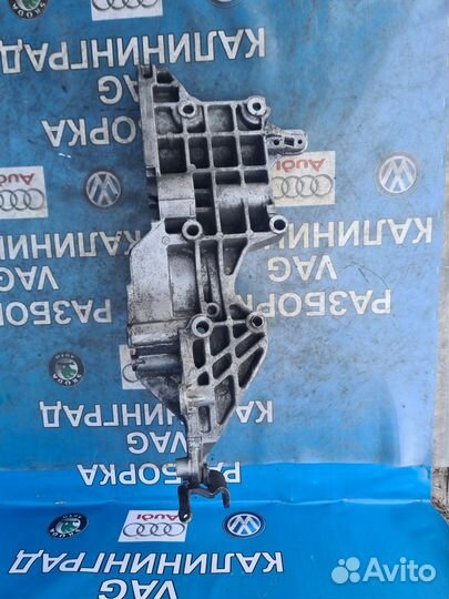 Кронштейн генератора. Фольксваген Тигуан