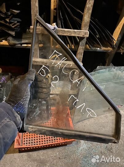 Форточка передняя левая passat B2