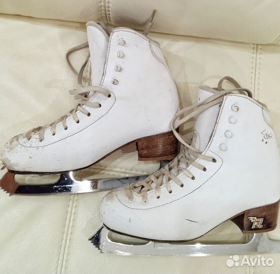 Коньки фигурные профессиональные Risport 240