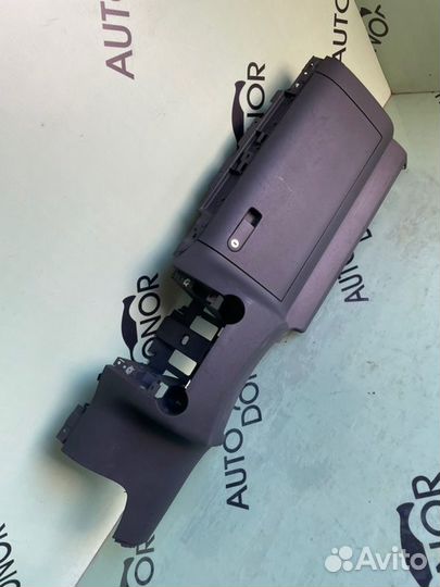 Нижняя часть панели Volkswagen Touareg 7L дорест