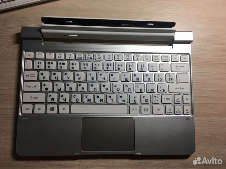 Планшет Acer с клавиатурой Windows