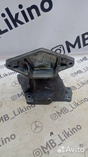 Кронштейн двигателя левый Mercedes M275