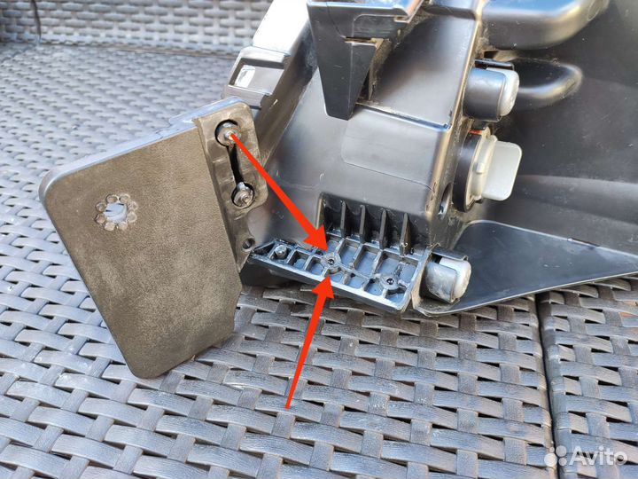 Hyundai creta фара левая необходим ремонт креплен