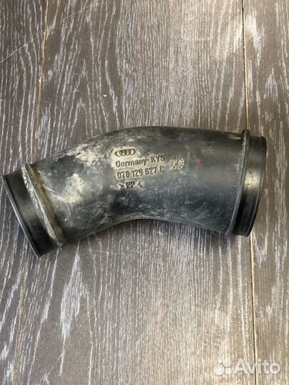 Патрубок воздушного фильтра Audi A8 D2 078129627C