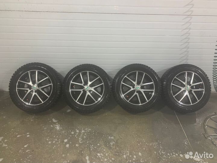 Продам литые диски с резиной